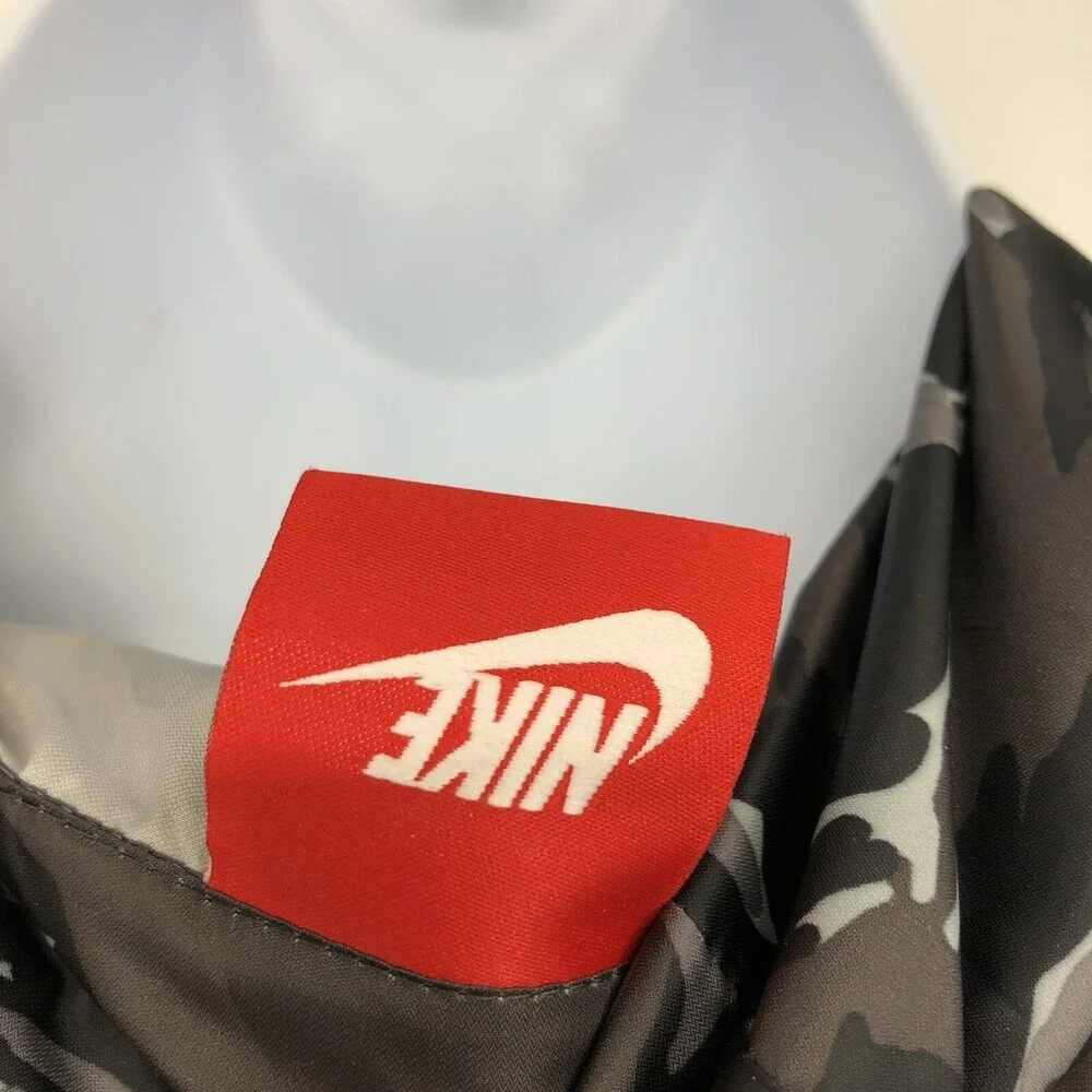 Nike Packable Camouflage Hooded Windbreaker Full Zip Trail Running Jacket Small
